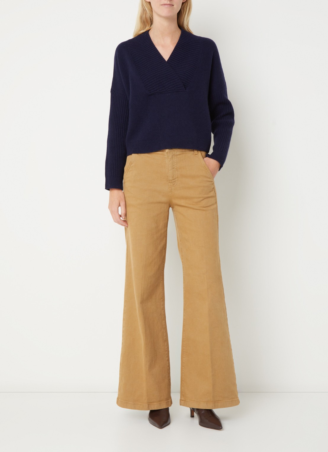 Benetton Fijngebreide pullover in wolblend met V-hals - voorkant 2 royalblauw