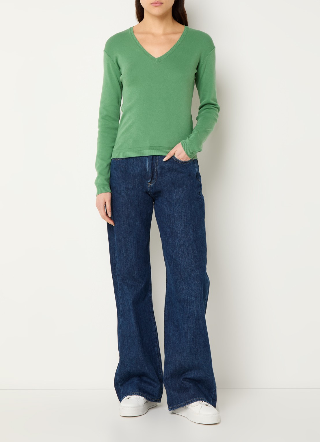 Benetton Fijngebreide pullover met V-hals - voorkant 4 olijfgroen