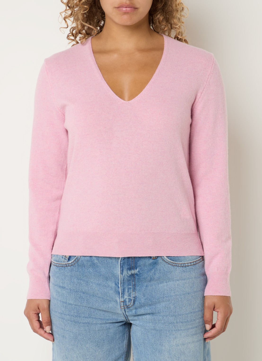 Benetton Fijngebreide pullover van scheerwol met V-hals - detail 6 lichtroze