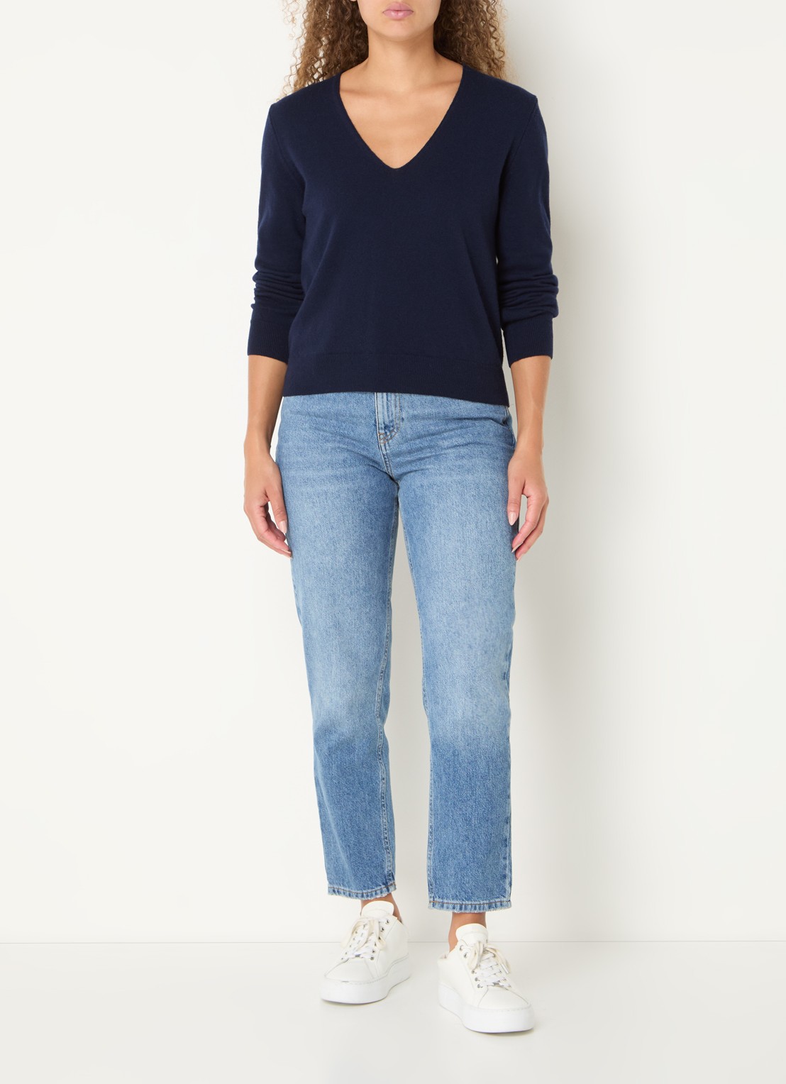Benetton Fijngebreide pullover van scheerwol met V-hals - voorkant 2 blauw