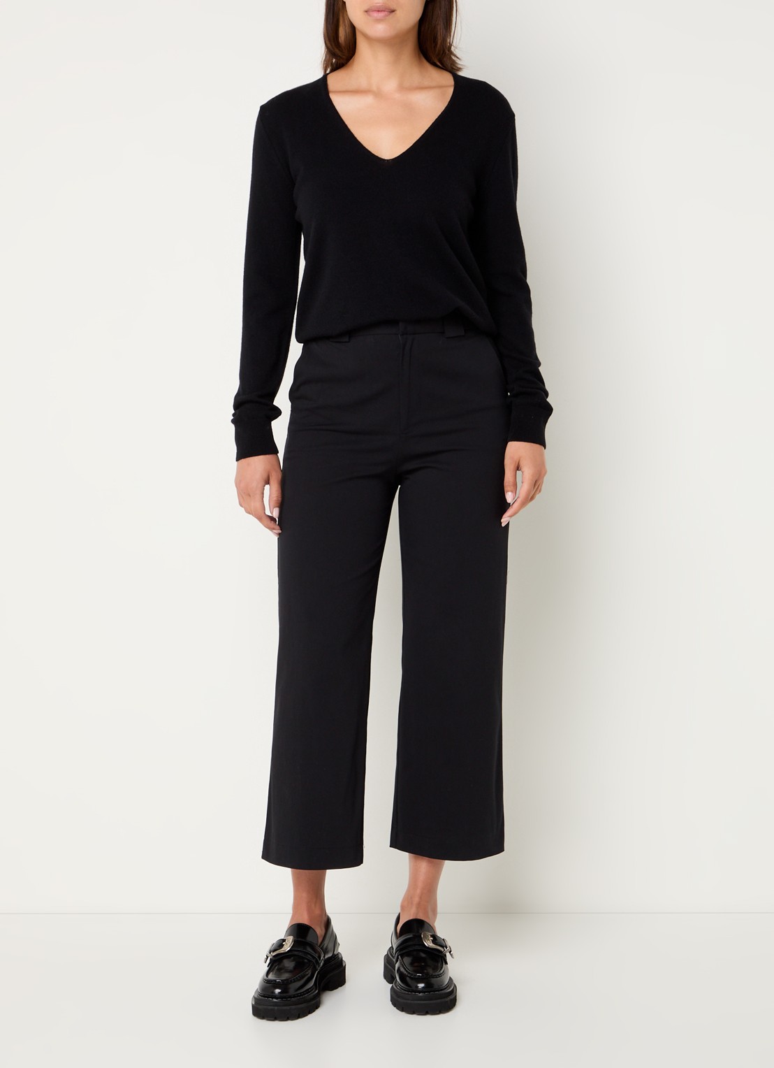 Benetton Fijngebreide pullover van scheerwol met V-hals - voorkant 3 zwart