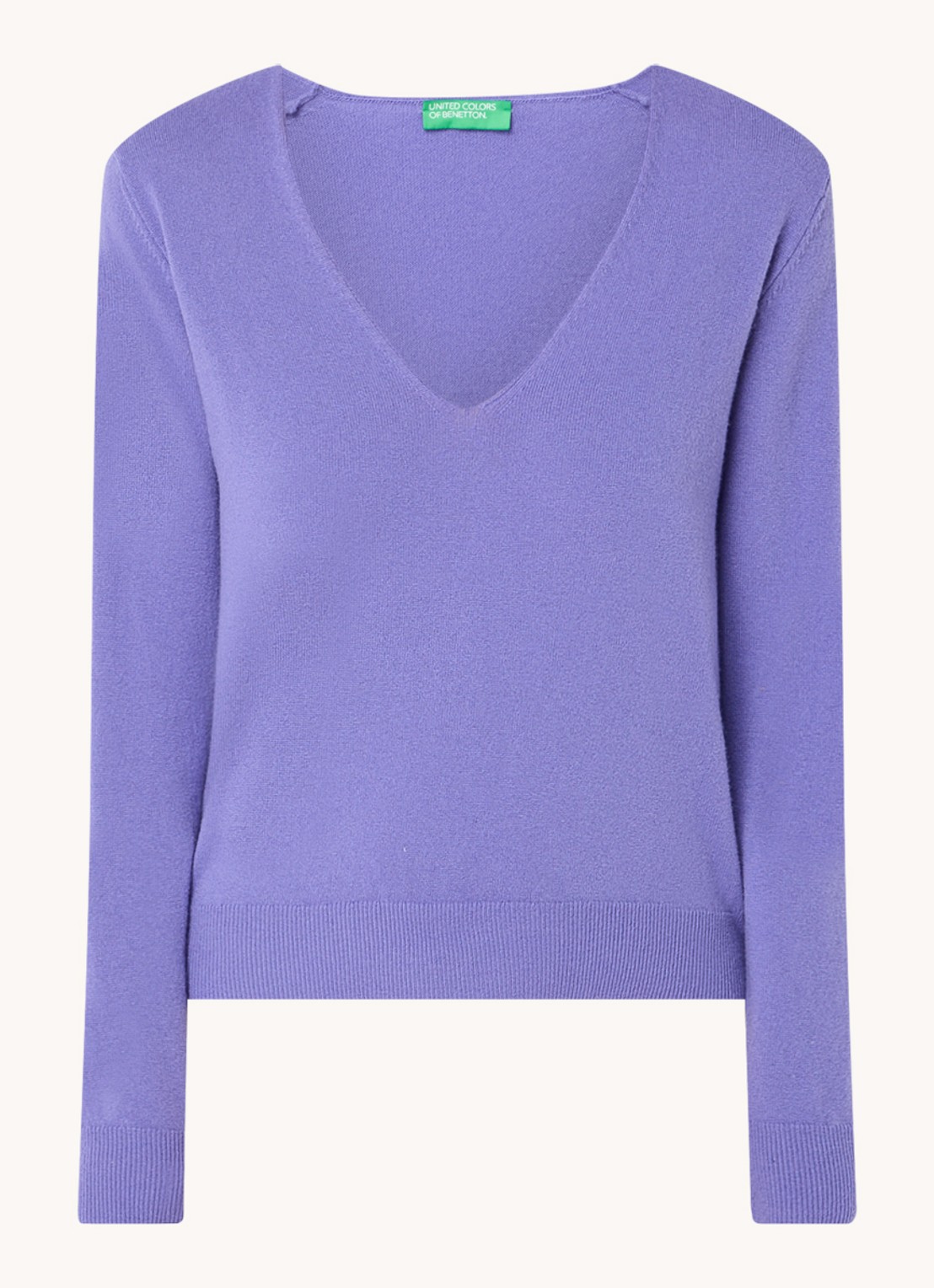 Benetton Fijngebreide pullover van scheerwol met V-hals - voorkant lavendel