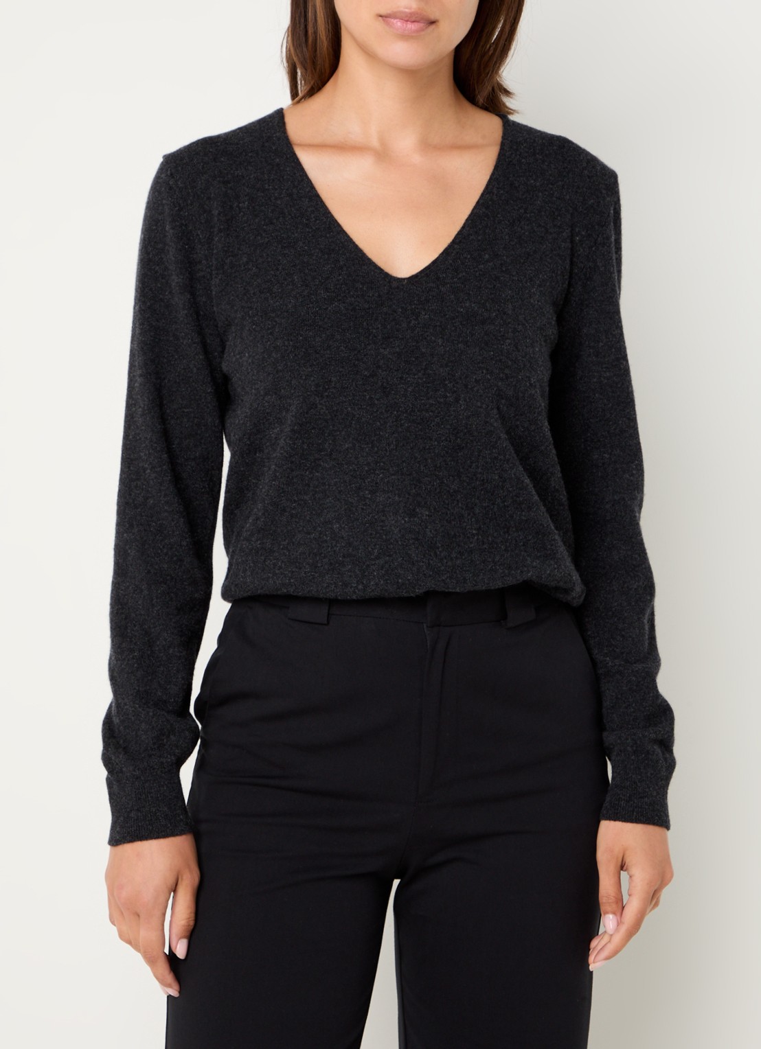 Benetton Fijngebreide pullover van scheerwol met V-hals - detail 4 antraciet