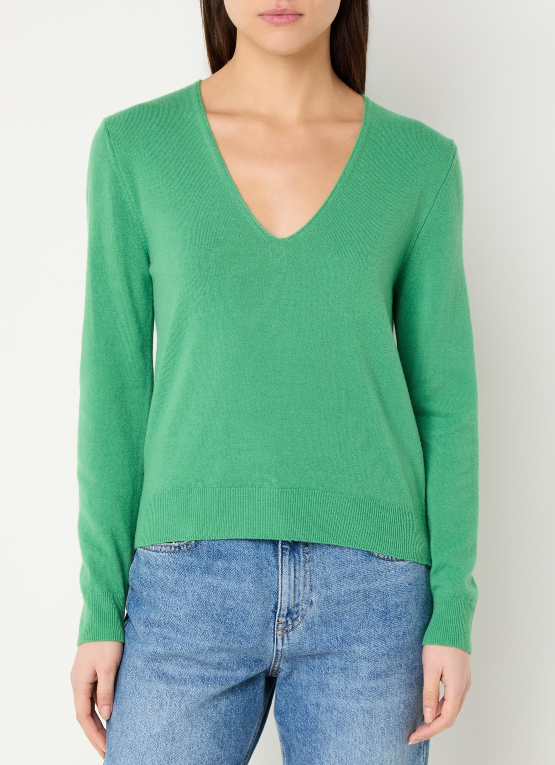 Benetton Fijngebreide pullover van scheerwol met V-hals - detail 4 groen