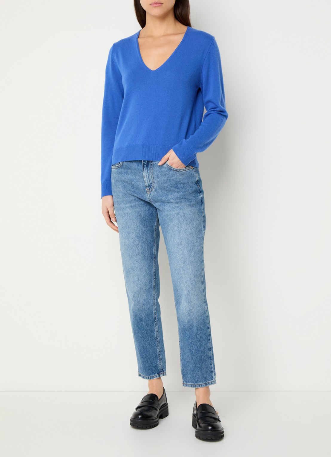 Benetton Fijngebreide pullover van scheerwol met V-hals - voorkant 4 blauw