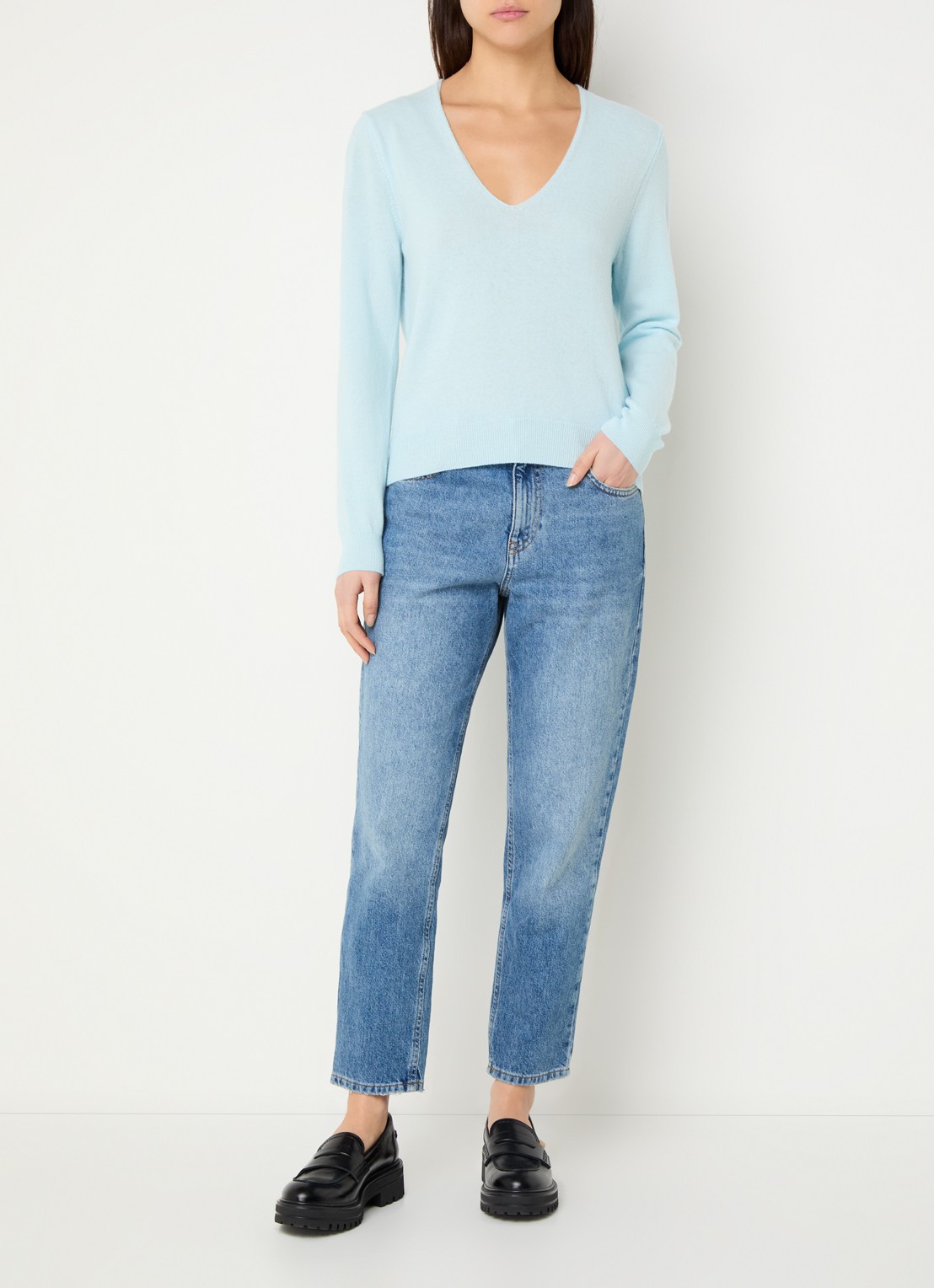 Benetton Fijngebreide pullover van scheerwol met V-hals - voorkant 2 zeegroen