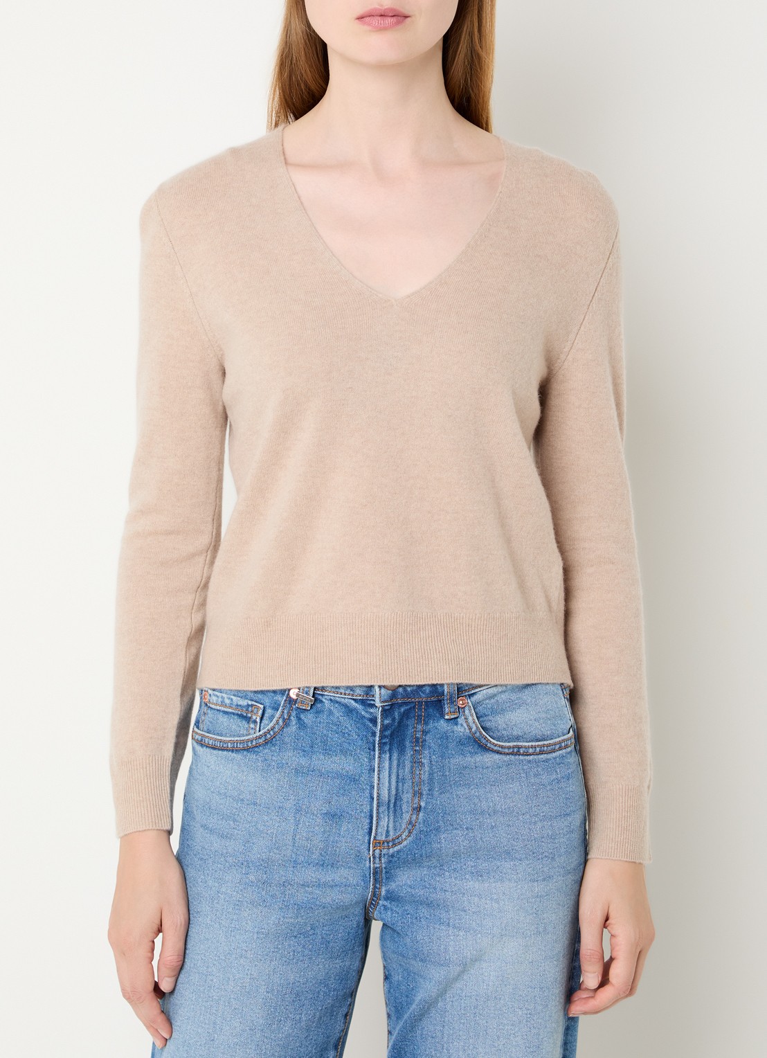 Benetton Fijngebreide pullover van scheerwol met V-hals - detail 3 camel