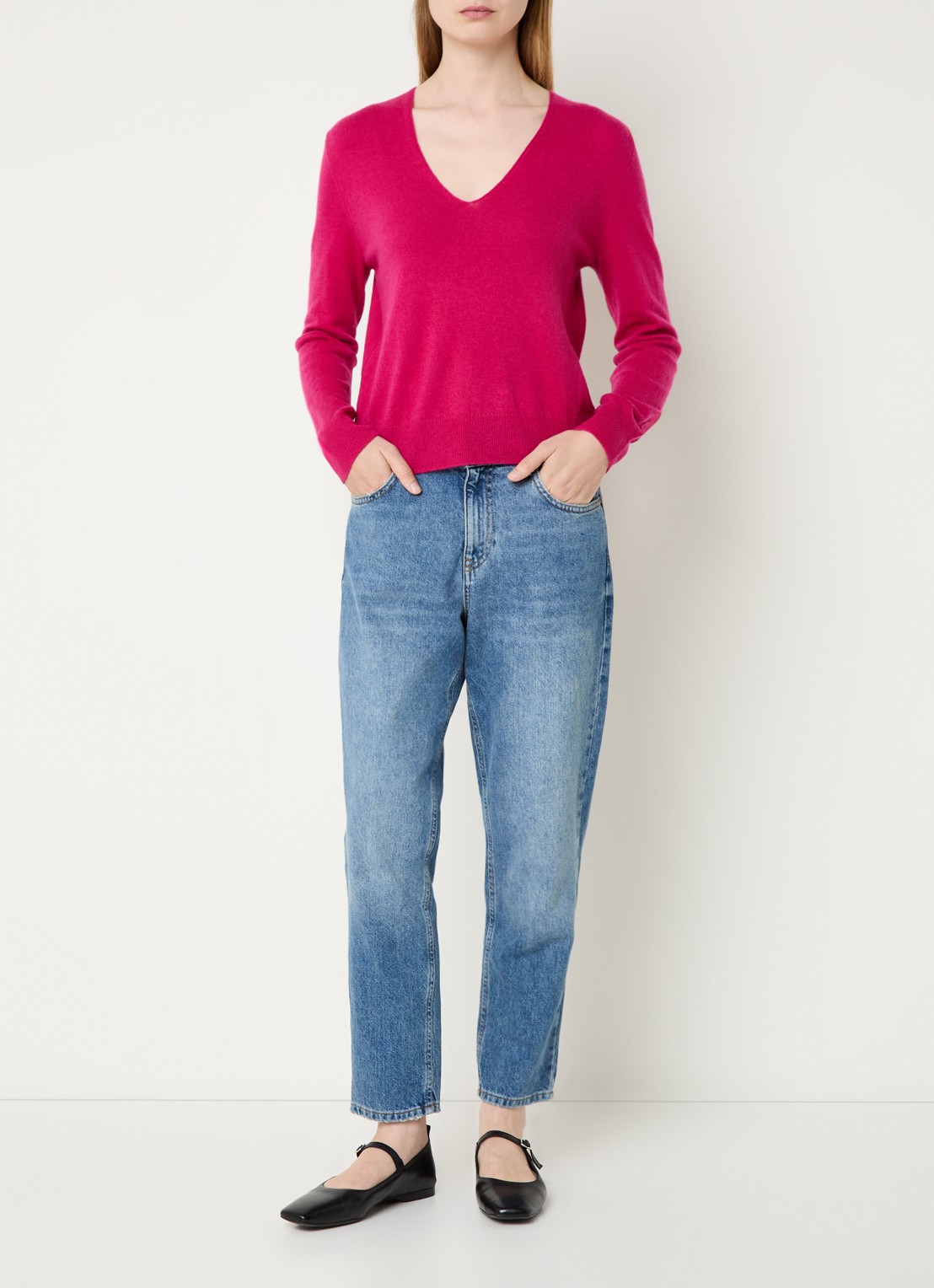Benetton Fijngebreide pullover van scheerwol met V-hals - voorkant 3 fuchsia