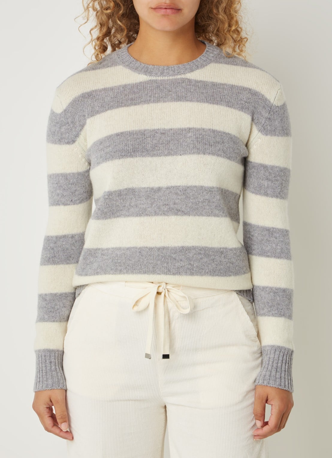 Benetton Fijngebreide pullover van wol met streepprint - detail 4 lichtgrijs