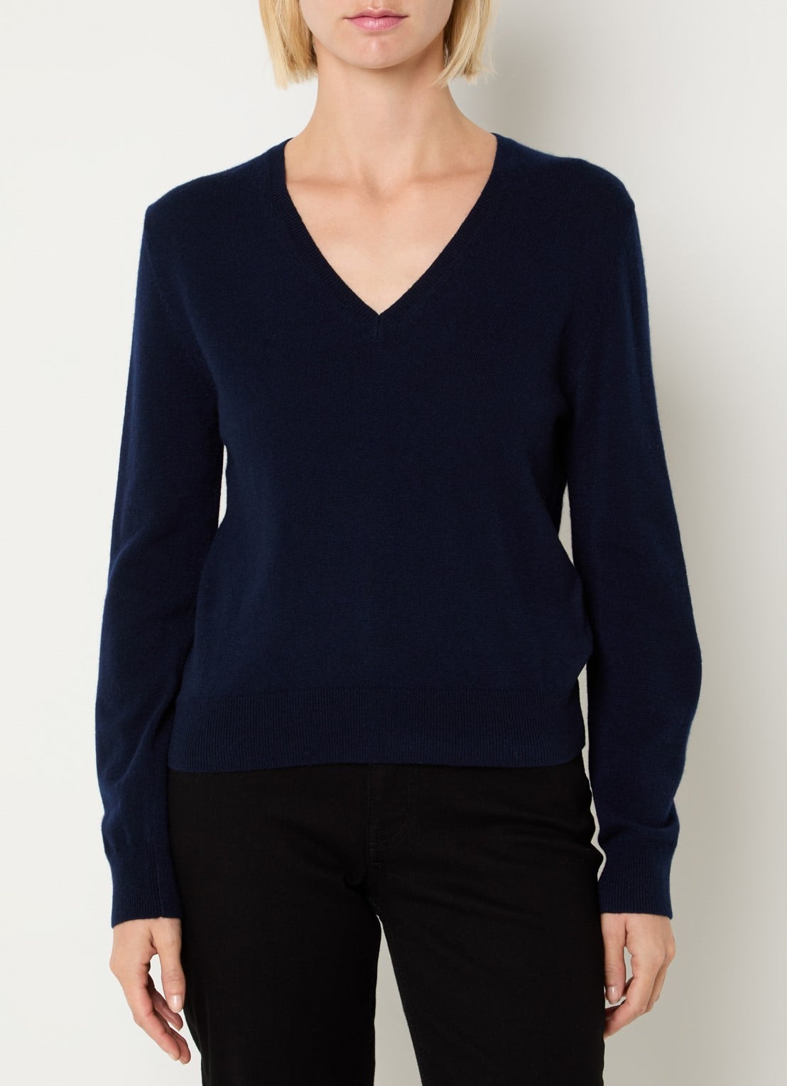 Benetton Fijngebreide trui van scheerwol met V-hals - detail donkerblauw