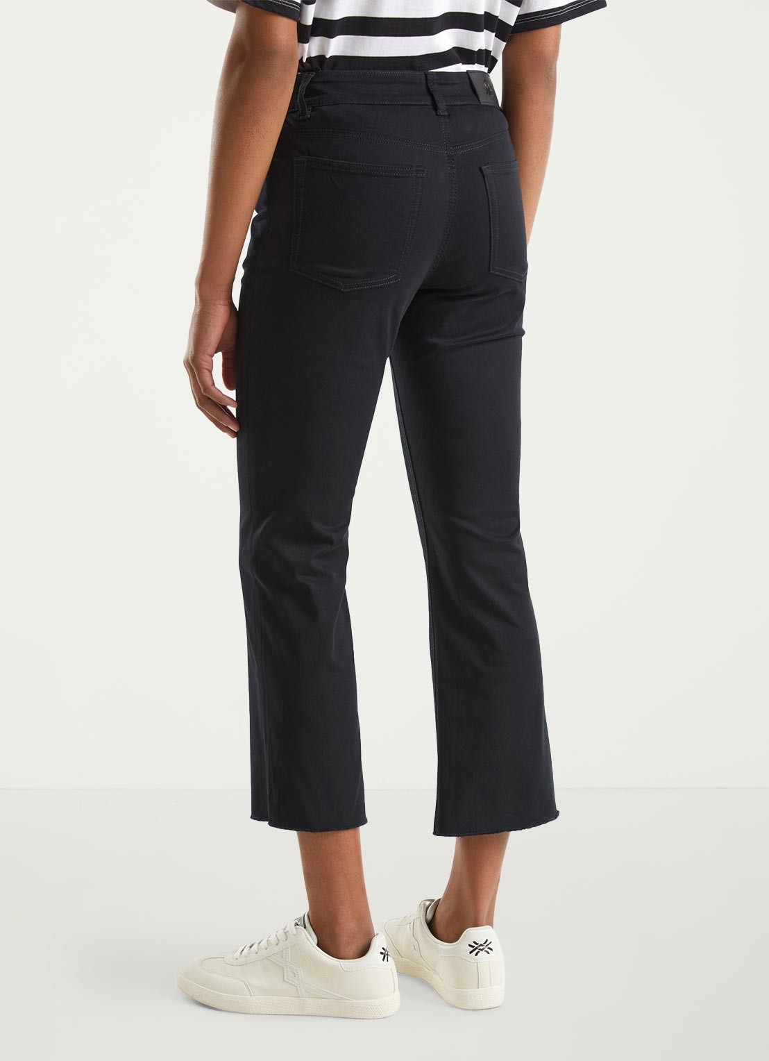Benetton High waist cropped bootcut jeans met gekleurde wassing - achterkant 2 zwart
