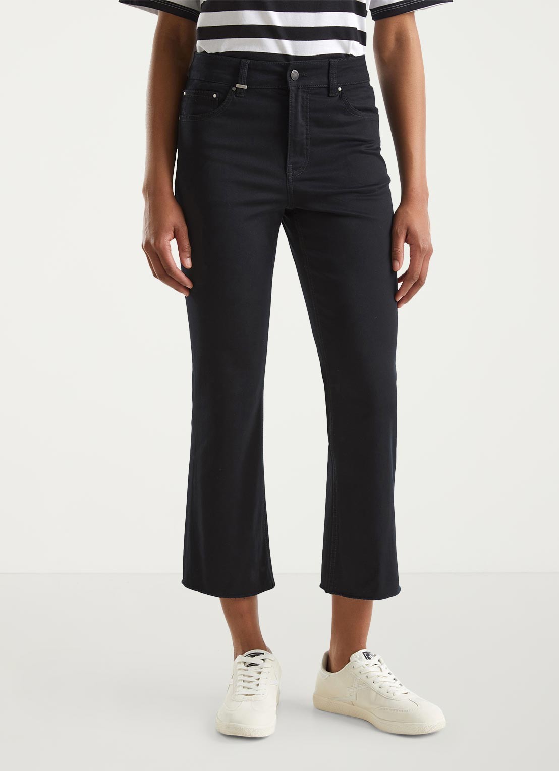 Benetton High waist cropped bootcut jeans met gekleurde wassing - detail zwart