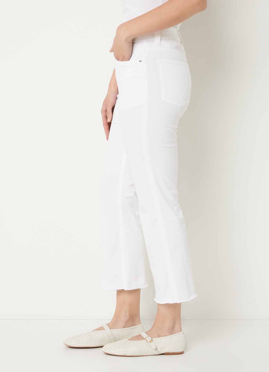 Benetton High waist cropped bootcut jeans met gekleurde wassing - detail 5 gebroken wit