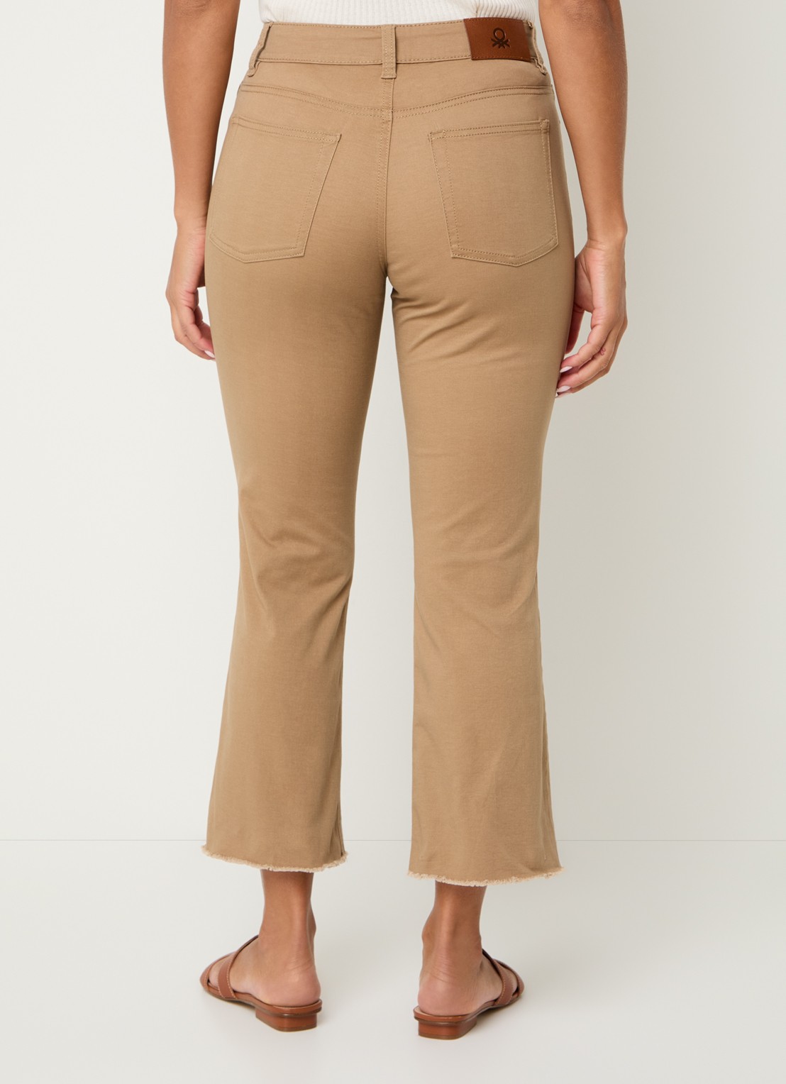 Benetton High waist cropped bootcut jeans met gekleurde wassing - achterkant camel