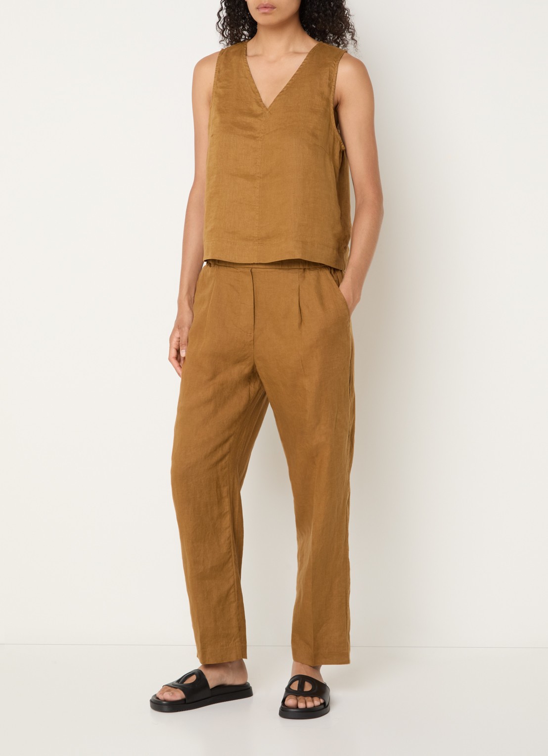 Benetton High waist straight fit chino van linnen met steekzakken - voorkant 4 camel