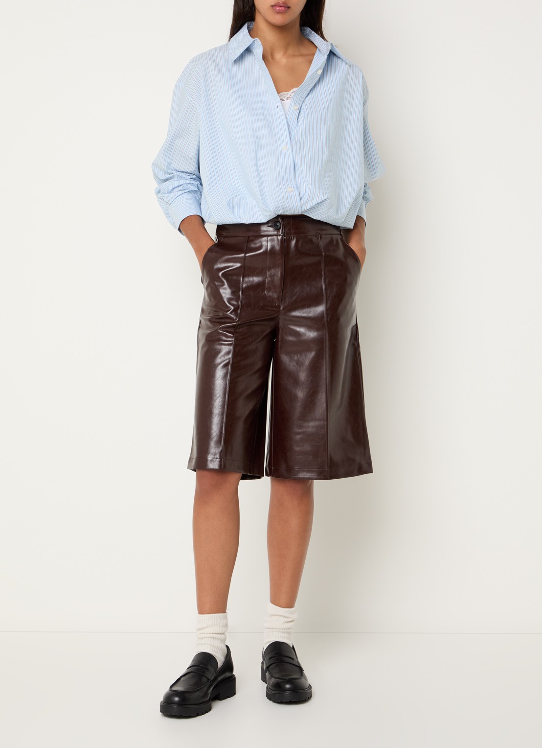 Benetton High waist straight fit korte broek van imitatieleer - voorkant 3 roodbruin