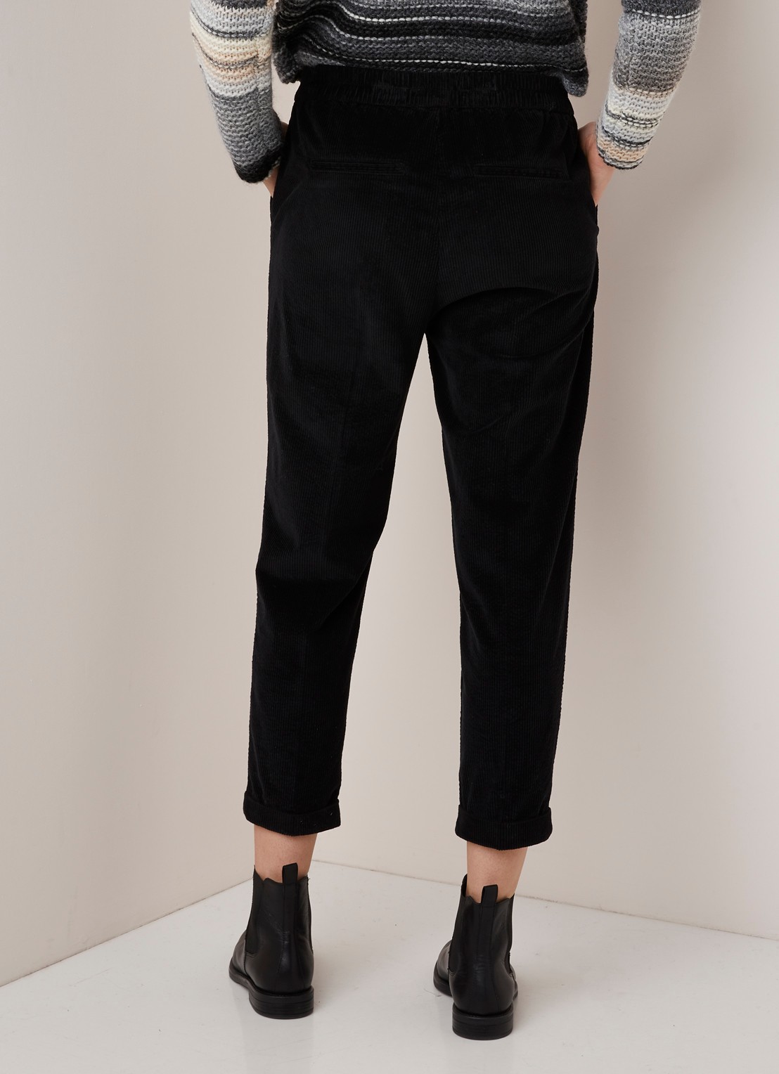 Benetton High waist tapered cropped pantalon van corduroy - achterkant 4 zwart