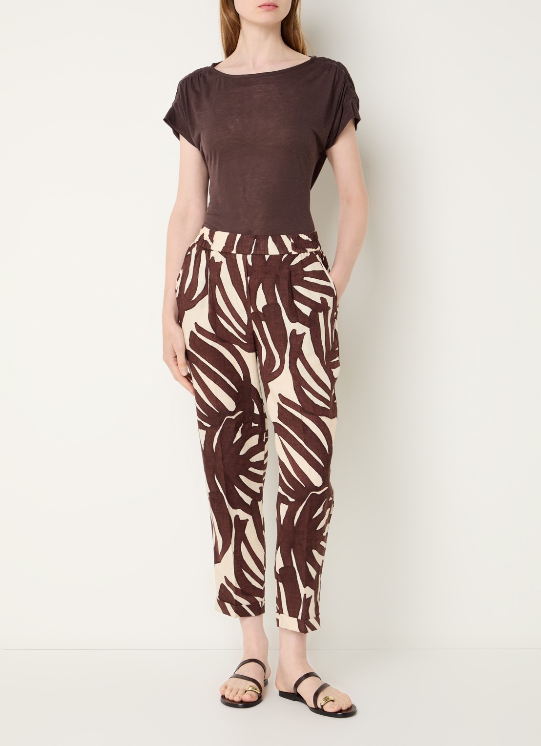 Benetton High waist tapered fit joggingbroek van linnen met print - voorkant 4 bruin
