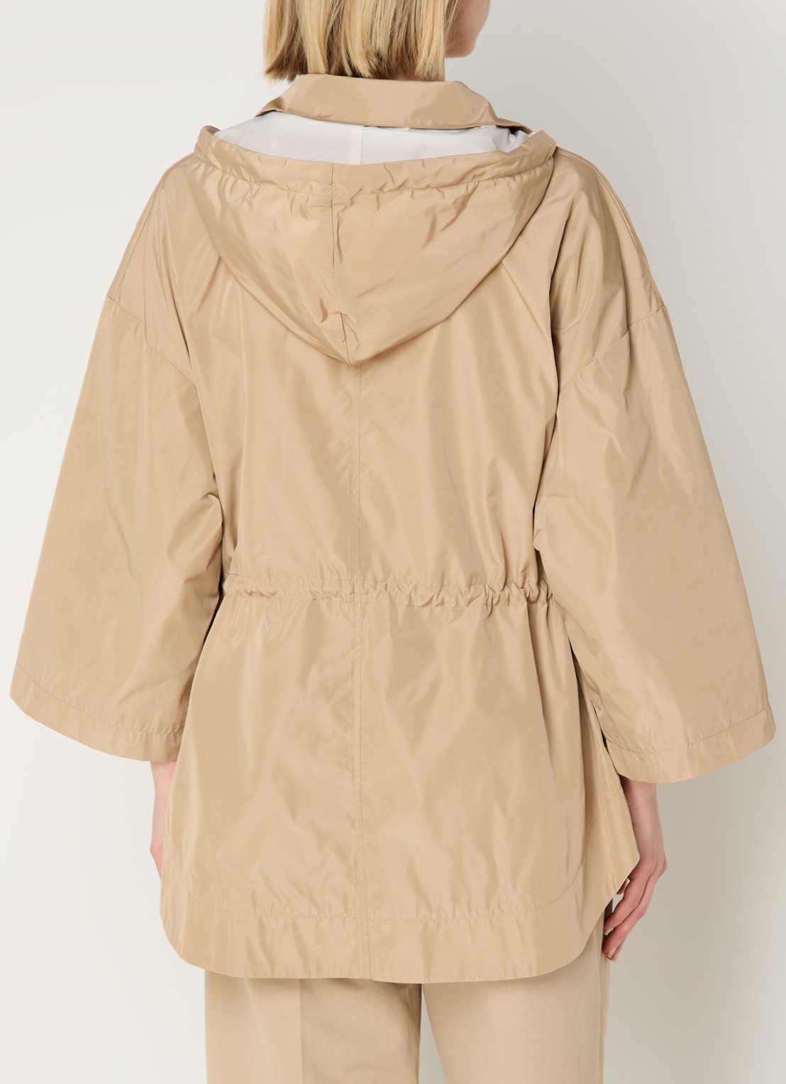 Benetton Jack met capuchon en klepzakken - achterkant camel