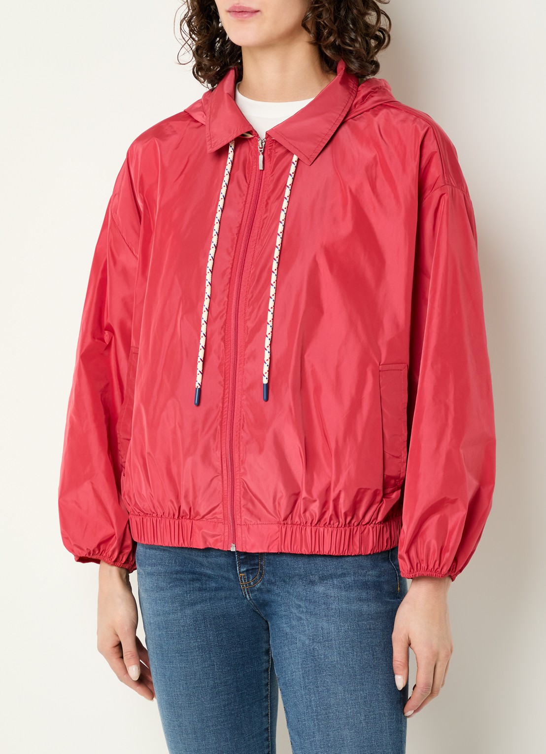 Benetton Jack met steekzakken en capuchon - detail rood