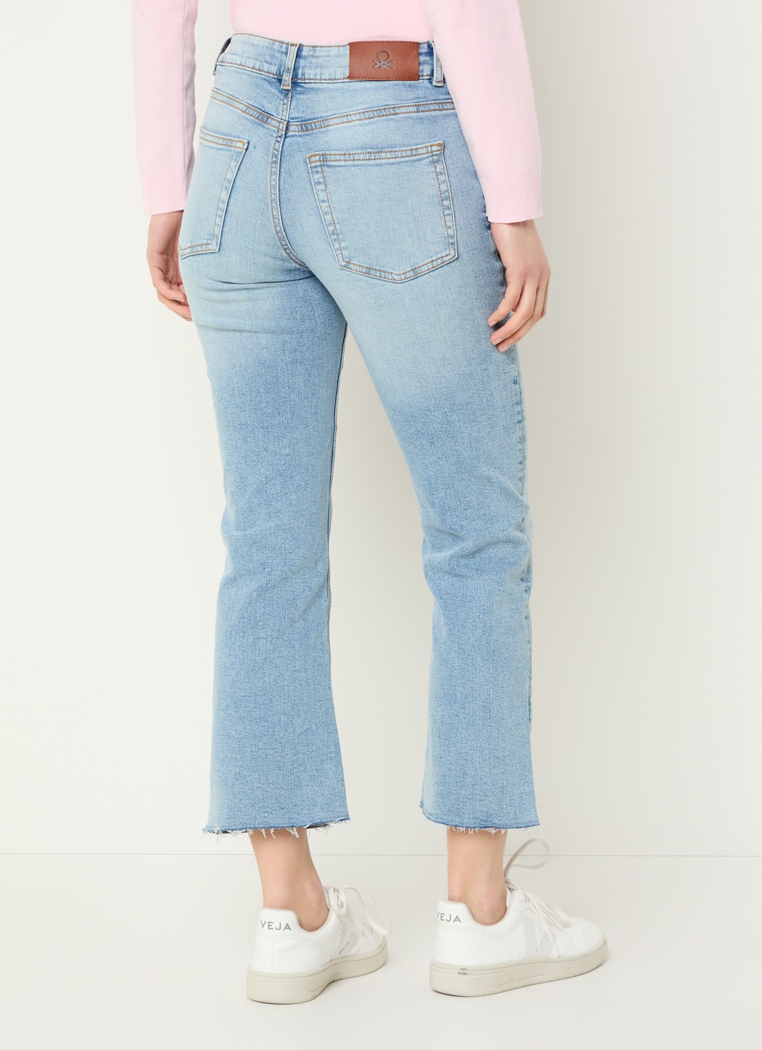 Benetton Mid waist cropped bootcut jeans met steekzakken - achterkant lichtblauw