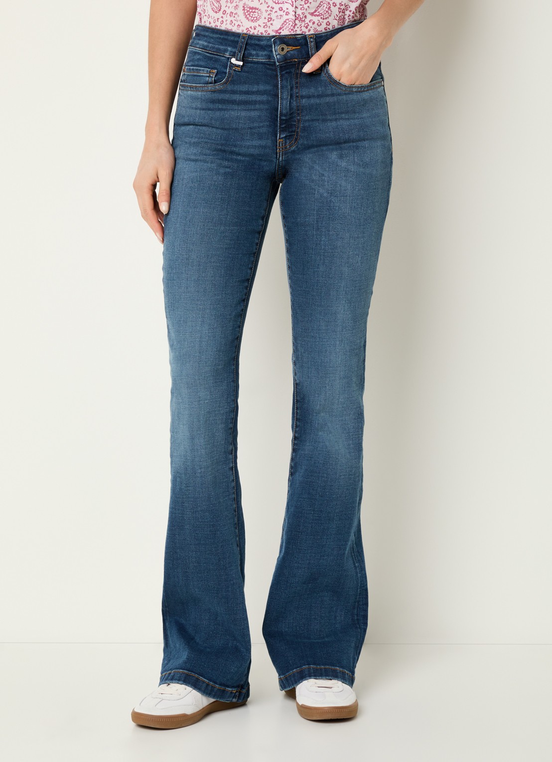 Benetton Mid waist flared jeans met medium wassing - detail 4 indigo