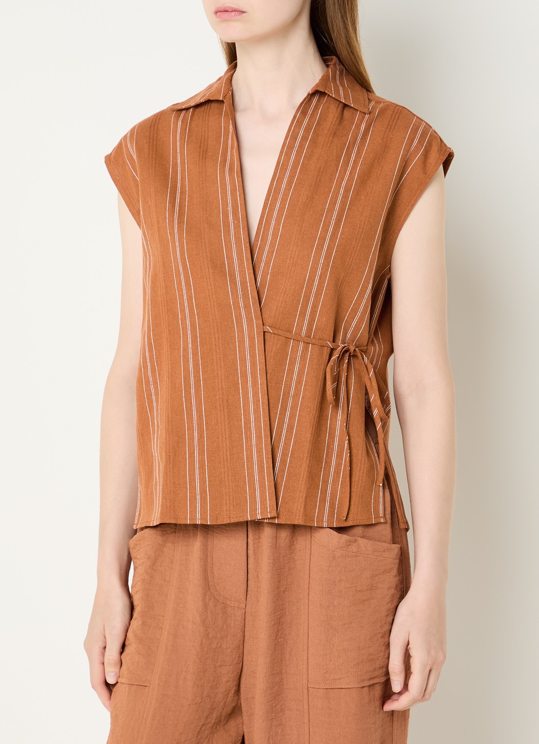Benetton Mouwloze blouse in linnenblend met streepprint en strikceintuur - detail oranjebruin