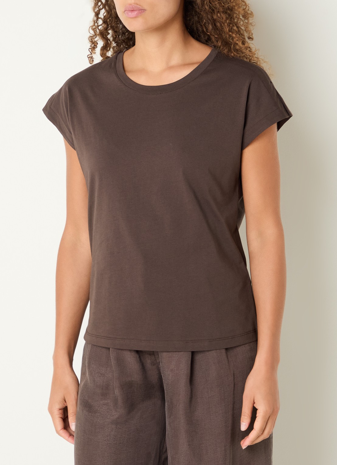 Benetton T-shirt met ronde hals en split - detail 3 lichtbruin