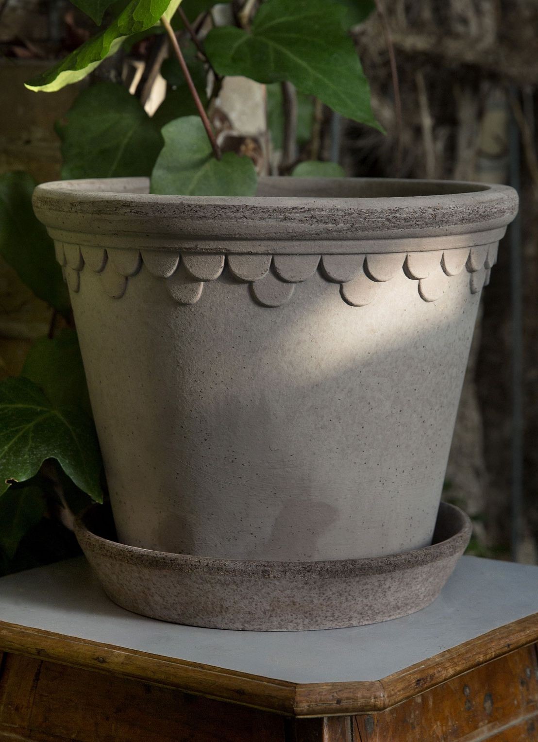 Bergs Potter Københavner Raw bloempot voor binnen Ø16 cm - voorkant 2 grijs