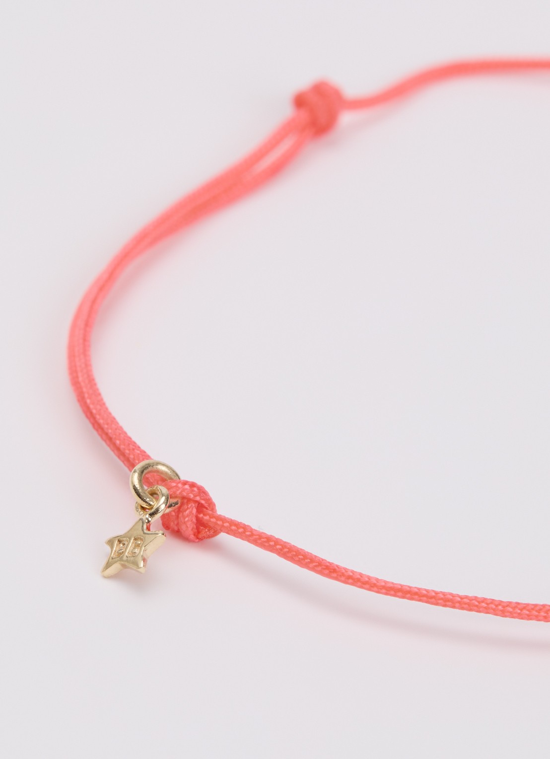 Bibi Camille Mini Smiley armband met bedel - detail roze