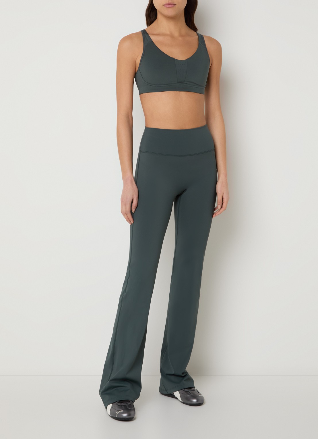 Björn Borg Sport bh met medium support - voorkant 3 bronsgroen