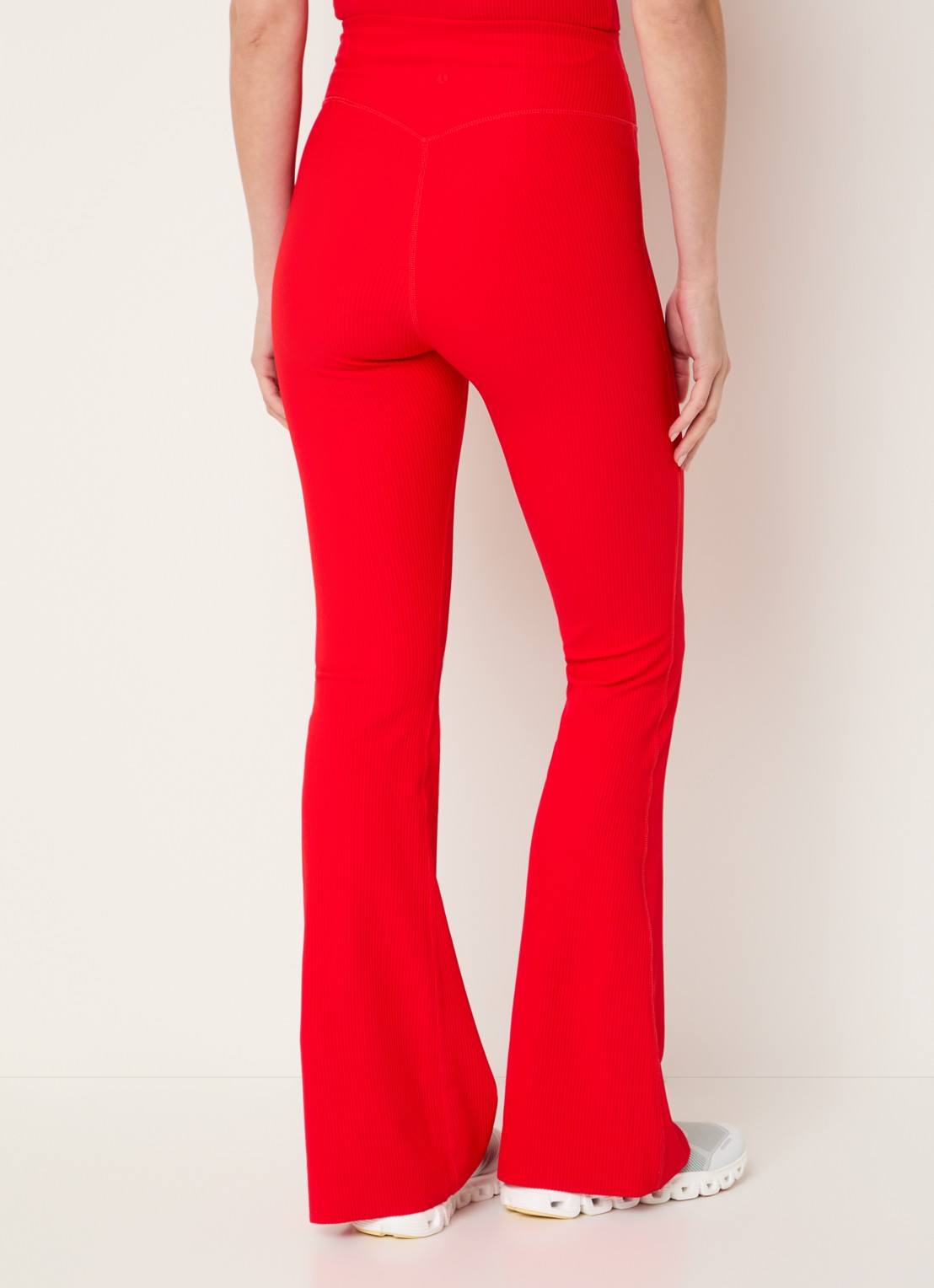 Björn Borg Studio high waist flared fit trainingslegging met ribstructuur - achterkant rood