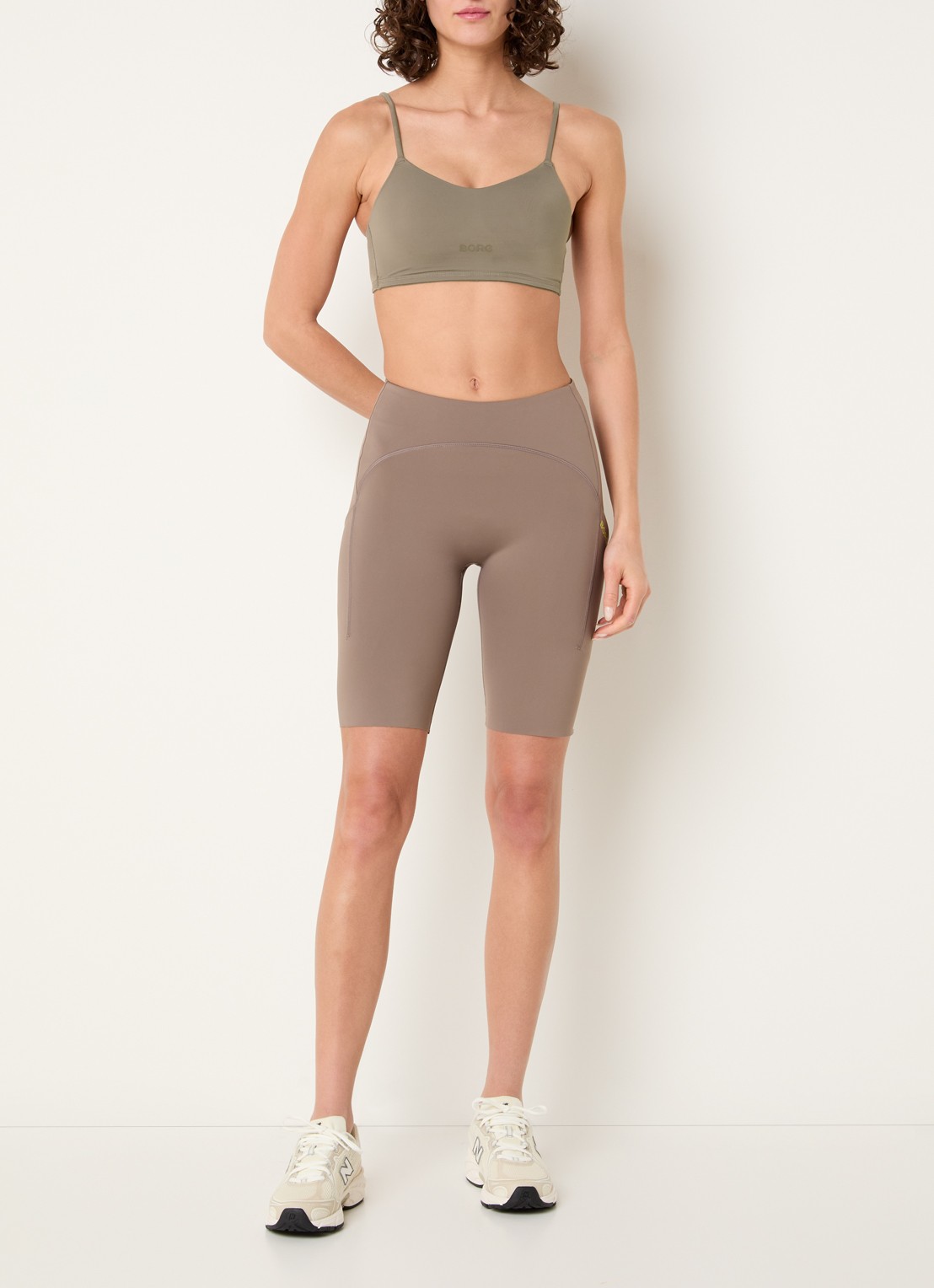 Björn Borg Studio sport bh met light support - voorkant 3 donkerbeige