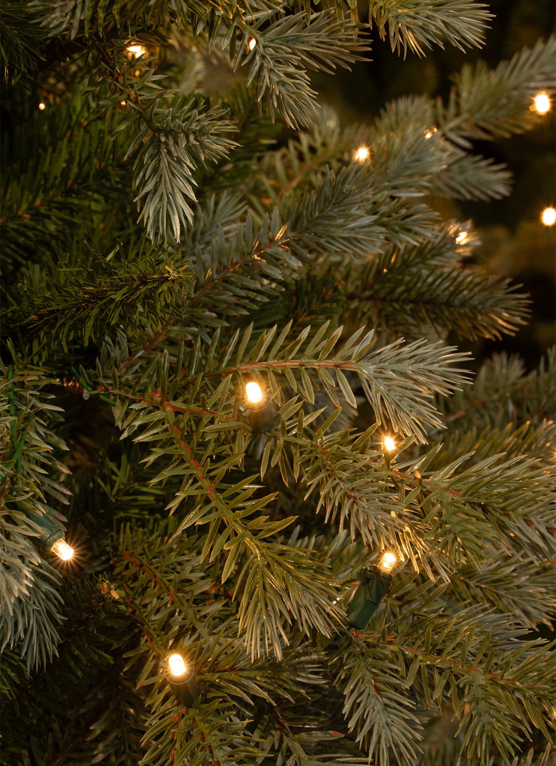 Black box Ardley kunstkerstboom met LED verlichting 215 cm - detail donkergroen