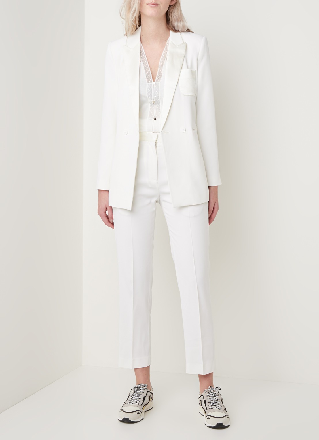 Blazer in wolblend contrast van satijn - voorkant 2 gebroken wit