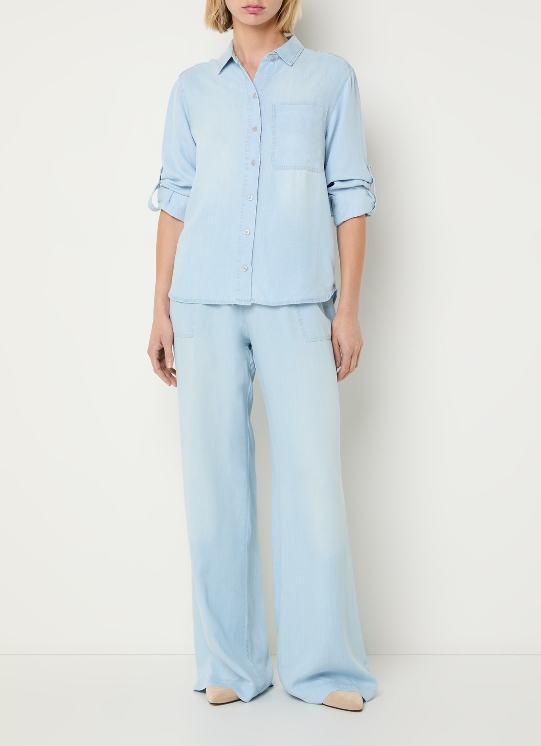 BLLMR Bodi blouse met borstzak - voorkant 2 lichtblauw
