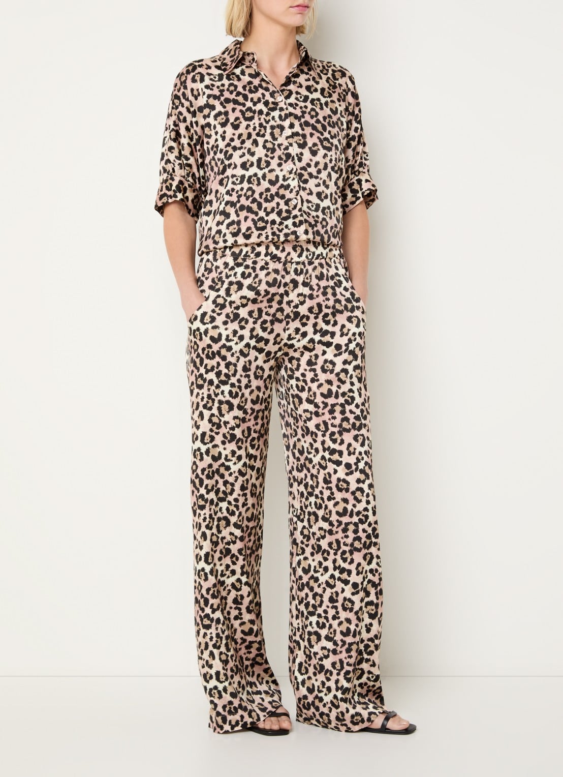 BLLMR Harper high waist loose fit pantalon met panterprint en steekzakken - voorkant 2 lichtbruin