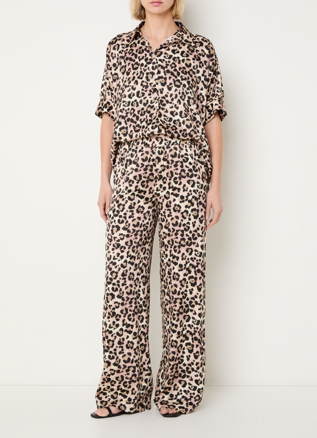 BLLMR Marina blouse met panterprint - voorkant 3 lichtbruin