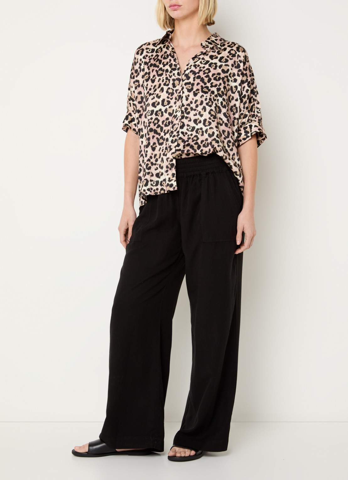BLLMR Stella high waist straight fit pantalon met opgestikte zakken - voorkant 2 zwart