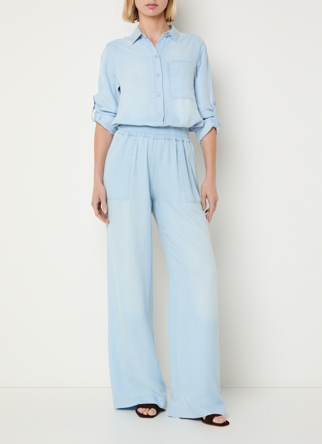 BLLMR Stella high waist wide fit broek van chambray - voorkant 2 lichtblauw