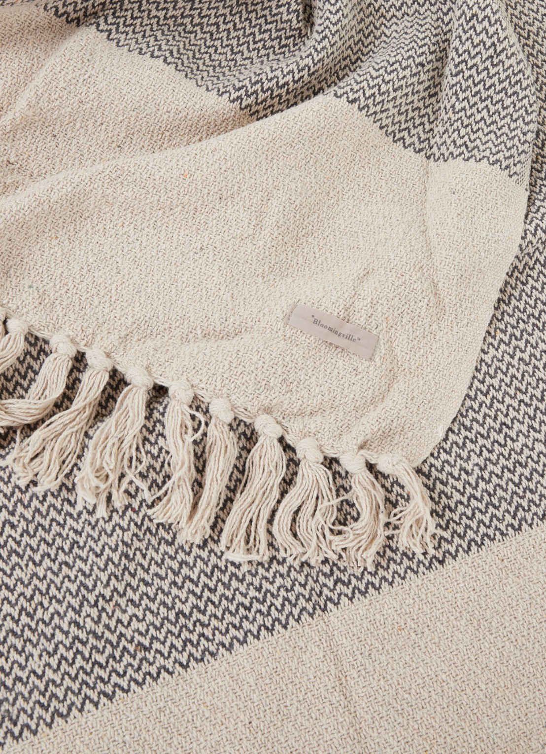 Bloomingville Sefanit plaid 160 x 130 cm - detail 3 beige