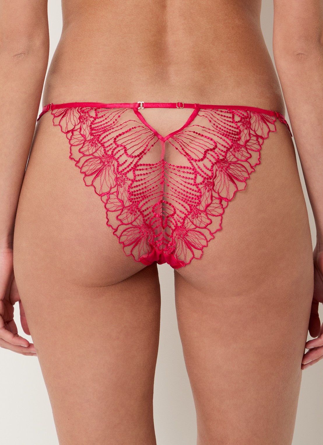 Bluebella Amarosa slip van mesh met borduring - achterkant rood