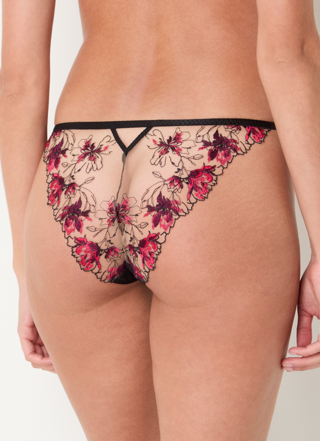 Bluebella Calista slip van mesh met bloemborduring - achterkant zwart