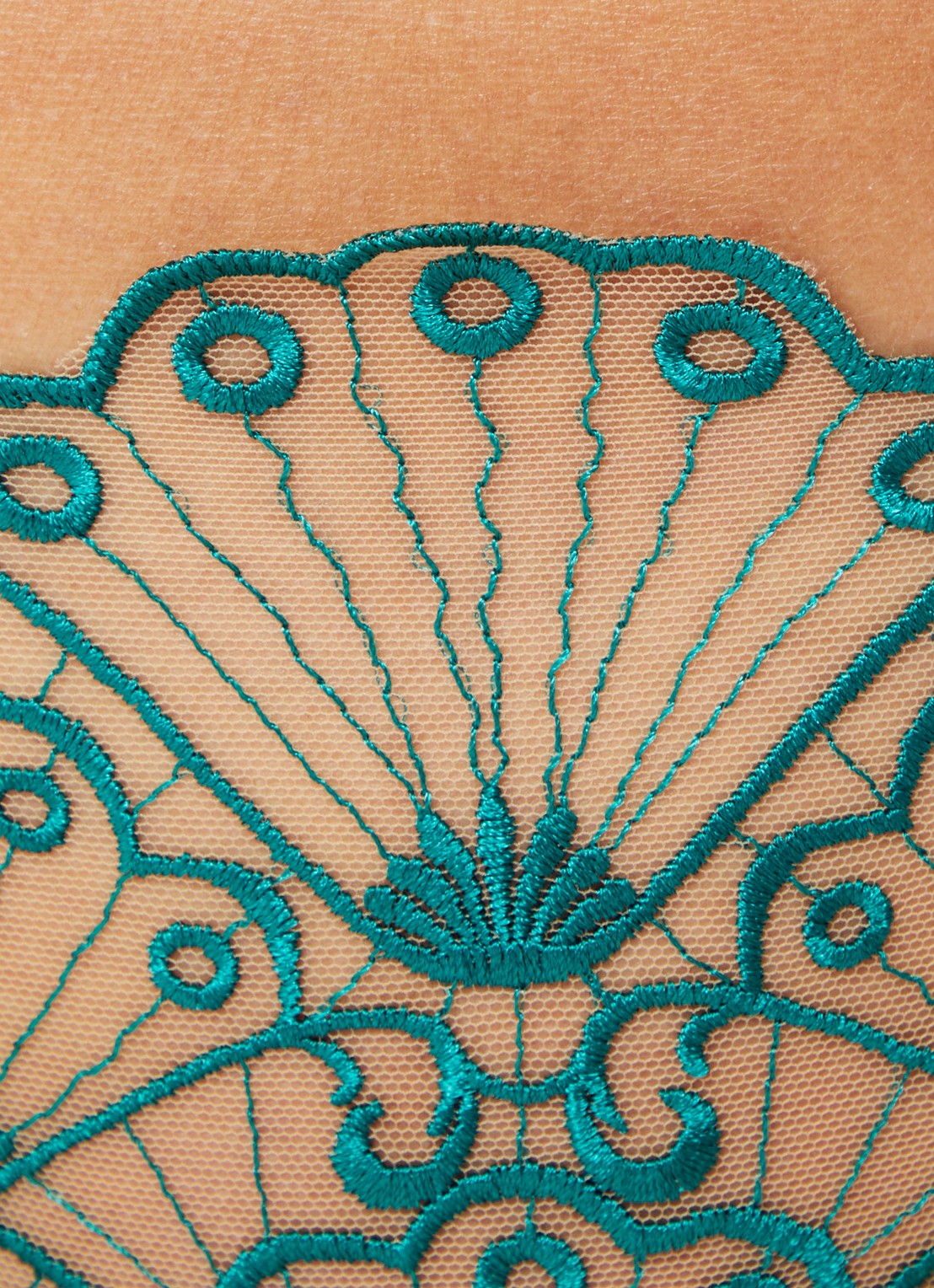 Bluebella Jane slip van mesh met borduring - detail 5 multicolor