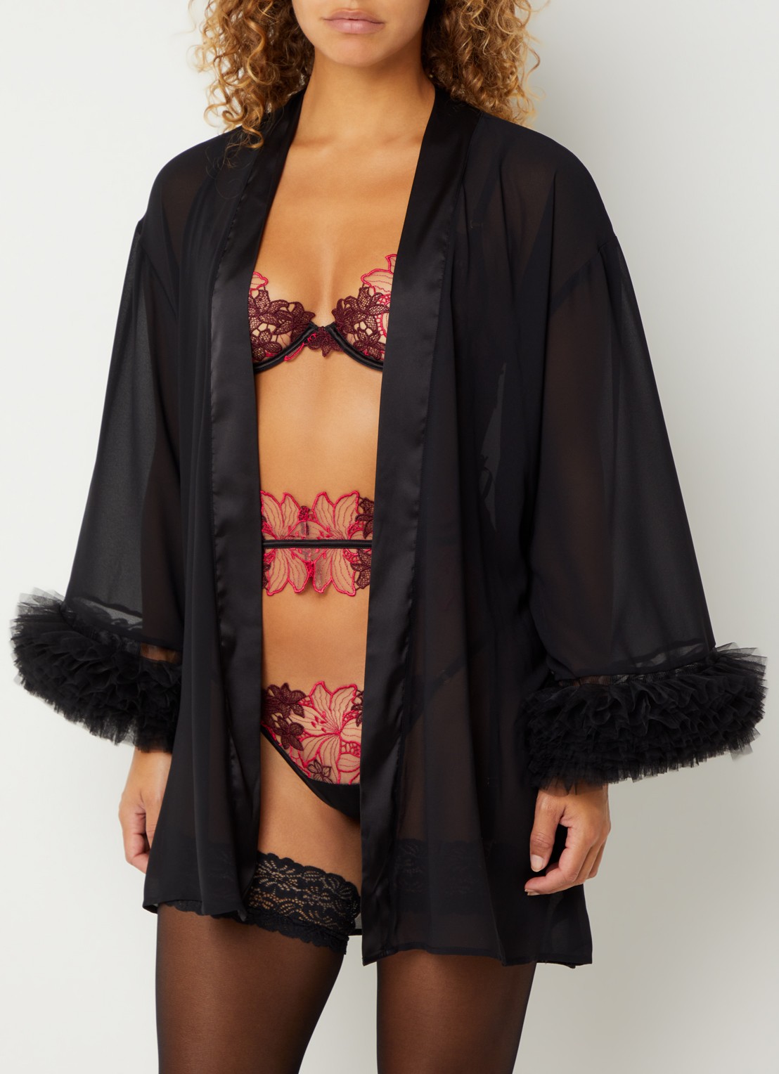 Bluebella Kiki semi-transparante kimono met details van mesh - detail zwart