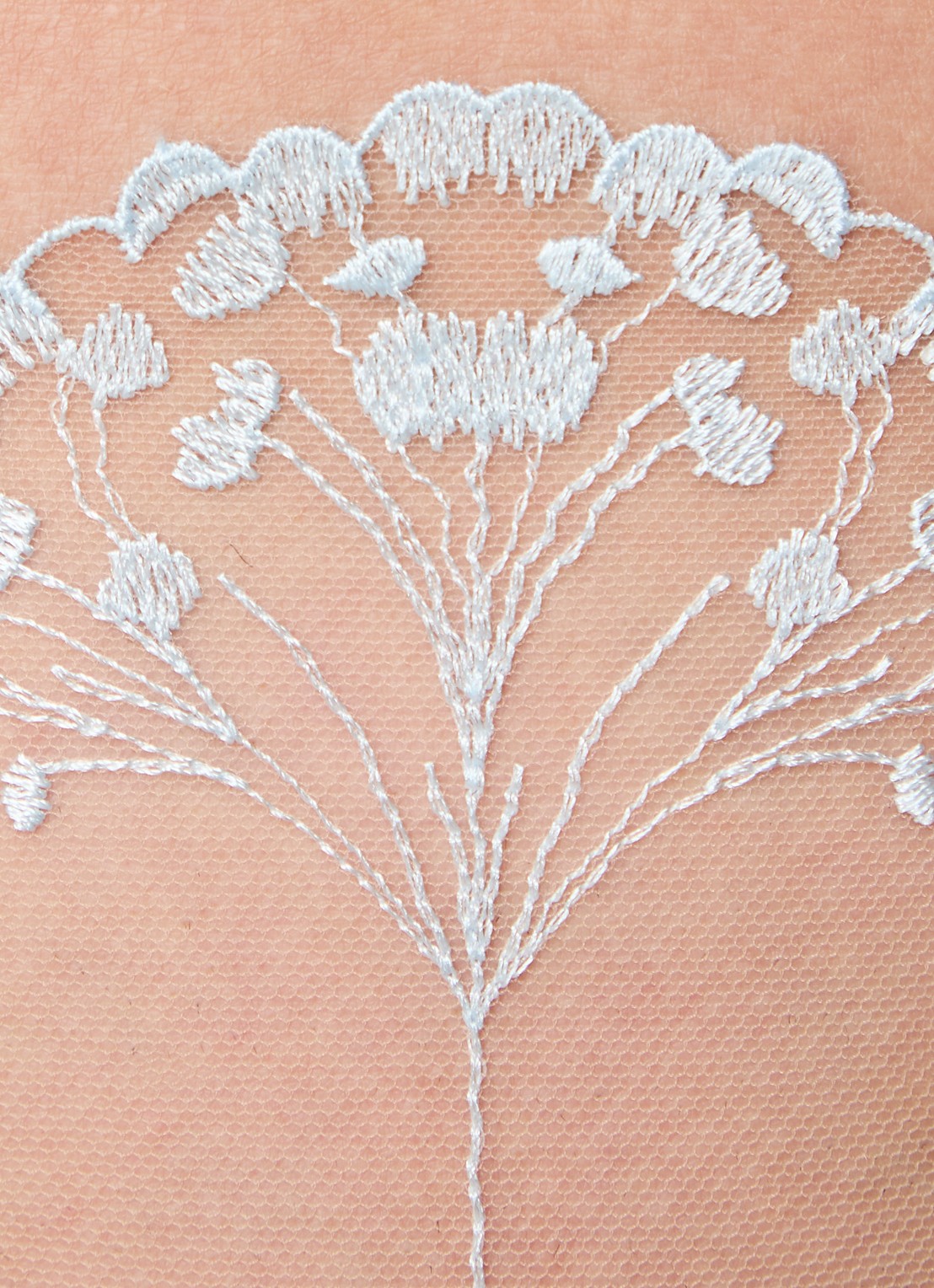 Bluebella Marisa tanga van mesh met borduring - detail 5 lichtblauw
