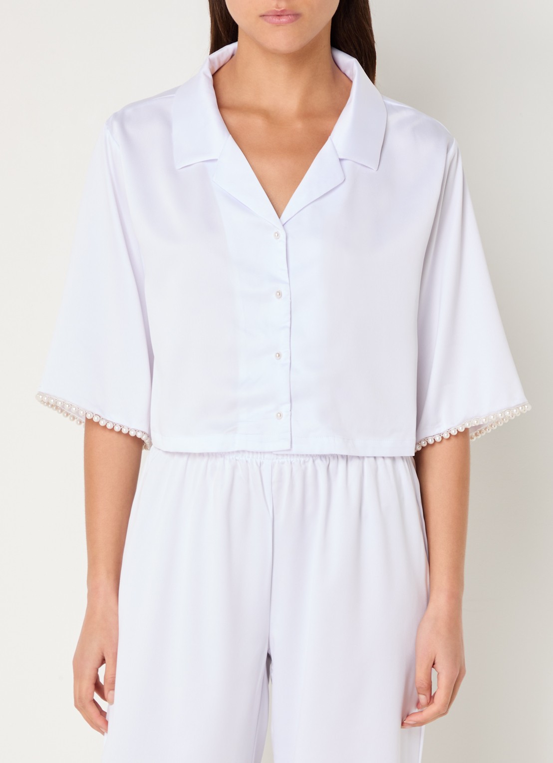 Bluebella Pyjamatop van satijn met imitatieparels - detail wit