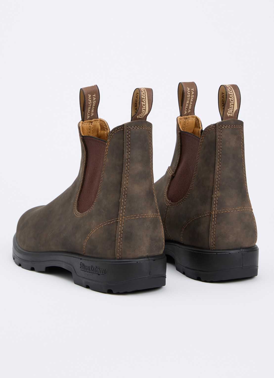 Blundstone 585 chelsea boot van nubuck - achterkant bruin