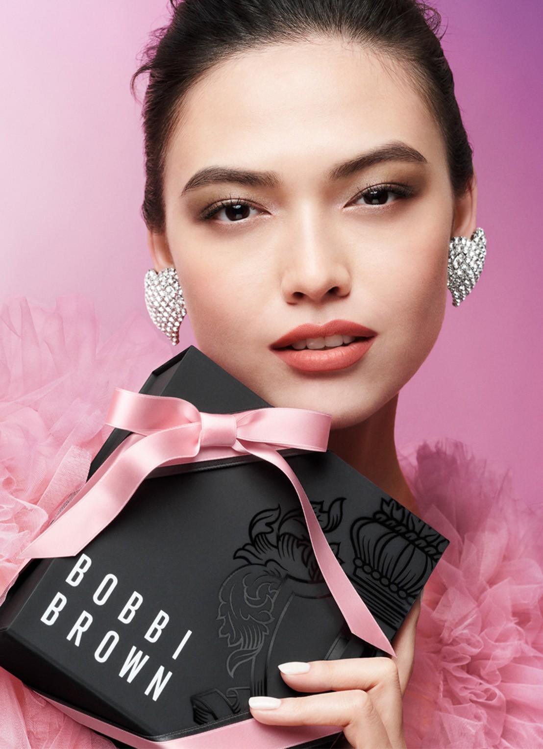 Bobbi Brown Luxe Matte Liquid Lipstick - detail 4 red carpet