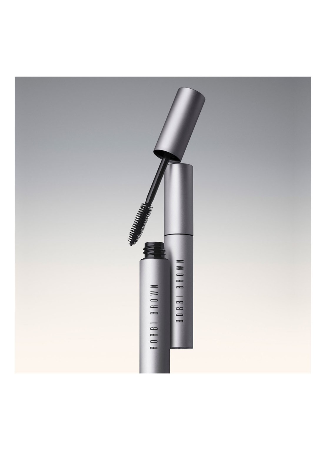 Bobbi Brown Mini Smokey Eye Mascara - travel size mascara - detail 4 black